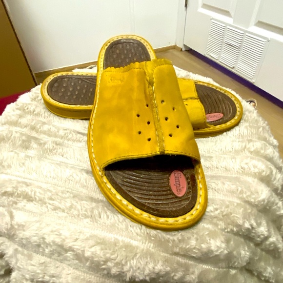 Ladies, 9.5,
Super comfortable Simple sandals - Picture 1 of 7